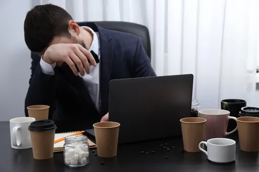 Как сохранить здоровье, работая в офисе: 8 страшных болезней трудоголиков
