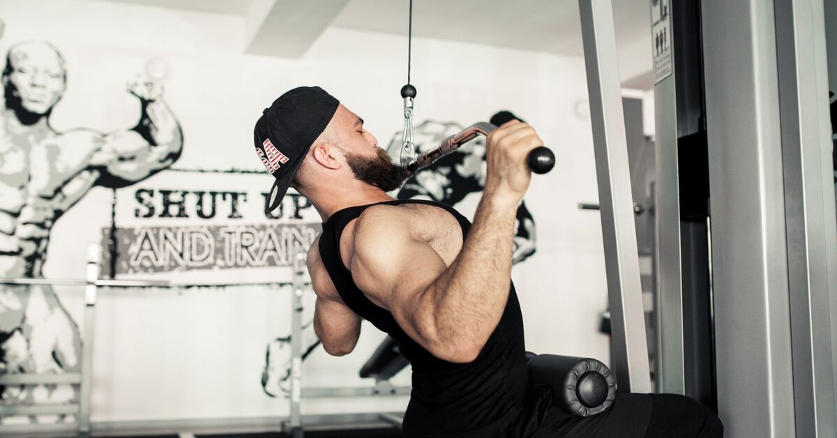 Зачем тренировки. Сгибания за голову мужчина. Тяга каната в сборе -подвеска -зачалка. Как тренируется Стас бобин. Side Tricep pose.